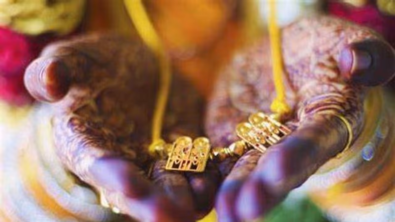 ஆடி 18 பெருக்கு; தாலி கயிறு மாத்தும் போது 'இத' மறக்காதீங்க.. அவசியம் தெரிஞ்சிகோங்க..!