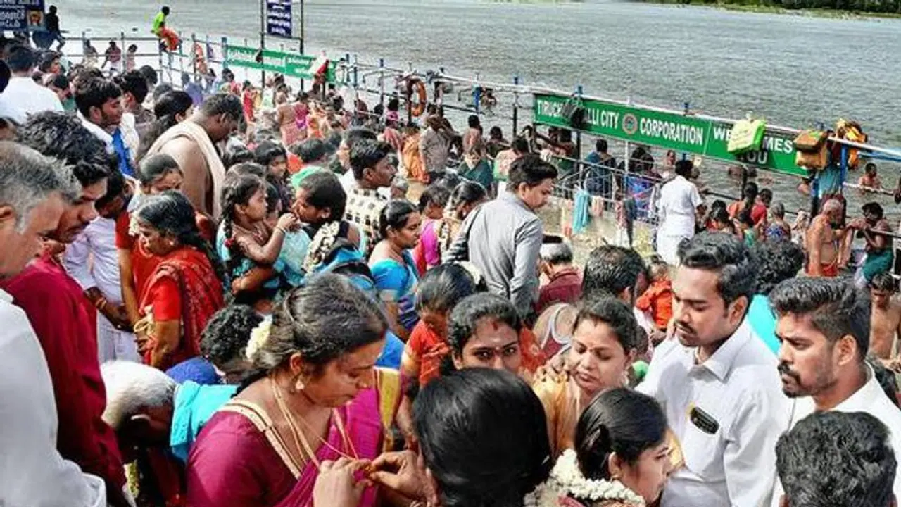 திருச்சியில் களைகட்டிய ஆடிப்பெருக்கு.. காவிரி கரையில் பொதுமக்கள் உற்சாக கொண்டாட்டம்.. 