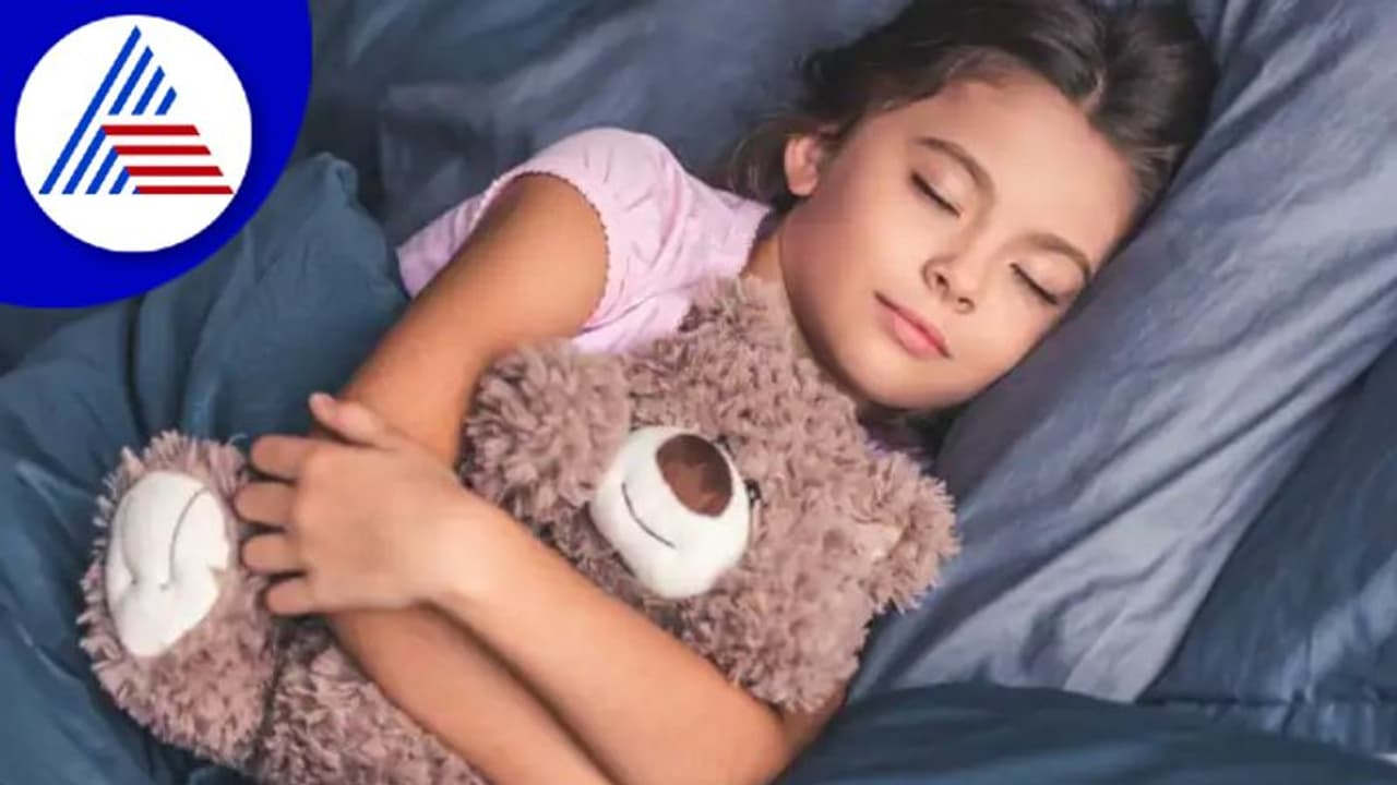 ಮಕ್ಕಳು ಕಣ್ತುಂಬಾ ನಿದ್ದೆ ಮಾಡ್ಬೇಕಾದ್ರೆ ಈ ಟ್ರಿಕ್ಸ್ ಯೂಸ್ ಮಾಡಿ ಮಕ್ಕಳು ಕಣ್ತುಂಬಾ ನಿದ್ದೆ ಮಾಡ್ಬೇಕಾದ್ರೆ ಈ ಟ್ರಿಕ್ಸ್ ಯೂಸ್ ಮಾಡಿ