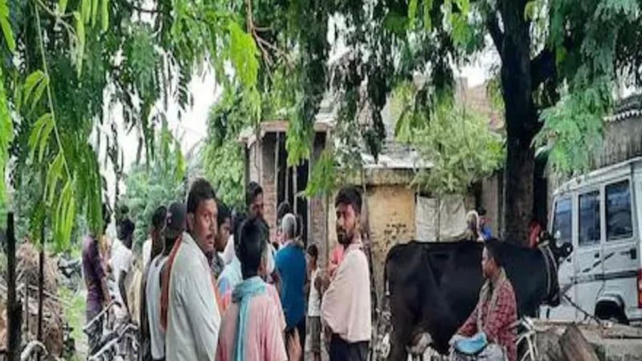 छपरा में मजदूरी कर घर लौटे 6 मजदूर, फिर ऐसा क्या हुआ की 2 की मौत, 1 के आंखों की छिन गई रोशनी छपरा में मजदूरी कर घर लौटे 6 मजदूर, फिर ऐसा क्या हुआ की 2 की मौत, 1 के आंखों की छिन गई रोशनी