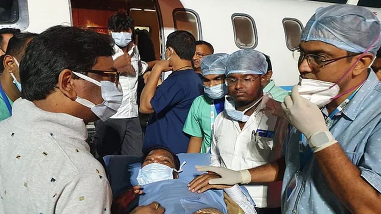 एयर एंबुलेंस से चेन्नई शिफ्ट किए गए झारखंड के शिक्षा मंत्री, एक दिन पहले की थी छापेमारी एयर एंबुलेंस से चेन्नई शिफ्ट किए गए झारखंड के शिक्षा मंत्री, एक दिन पहले की थी छापेमारी