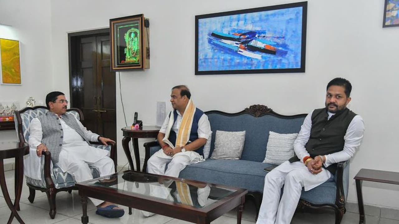 असम के सीएम के साथ दिखे झारखंड के कांग्रेस विधायक, फोटो सोशल मीडिया में वायरल 