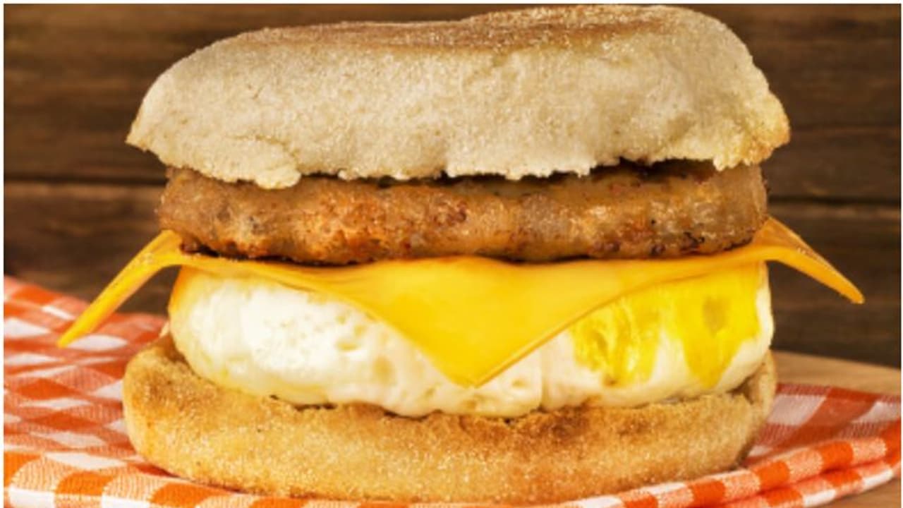 ലഗേജില്‍ രണ്ട് സാന്‍ഡ് വിച്ച് കൊണ്ടുവന്നു; യാത്രക്കാരന് വിമാന ടിക്കറ്റിനേക്കാള്‍ ഉയര്‍ന്ന തുക പിഴ 