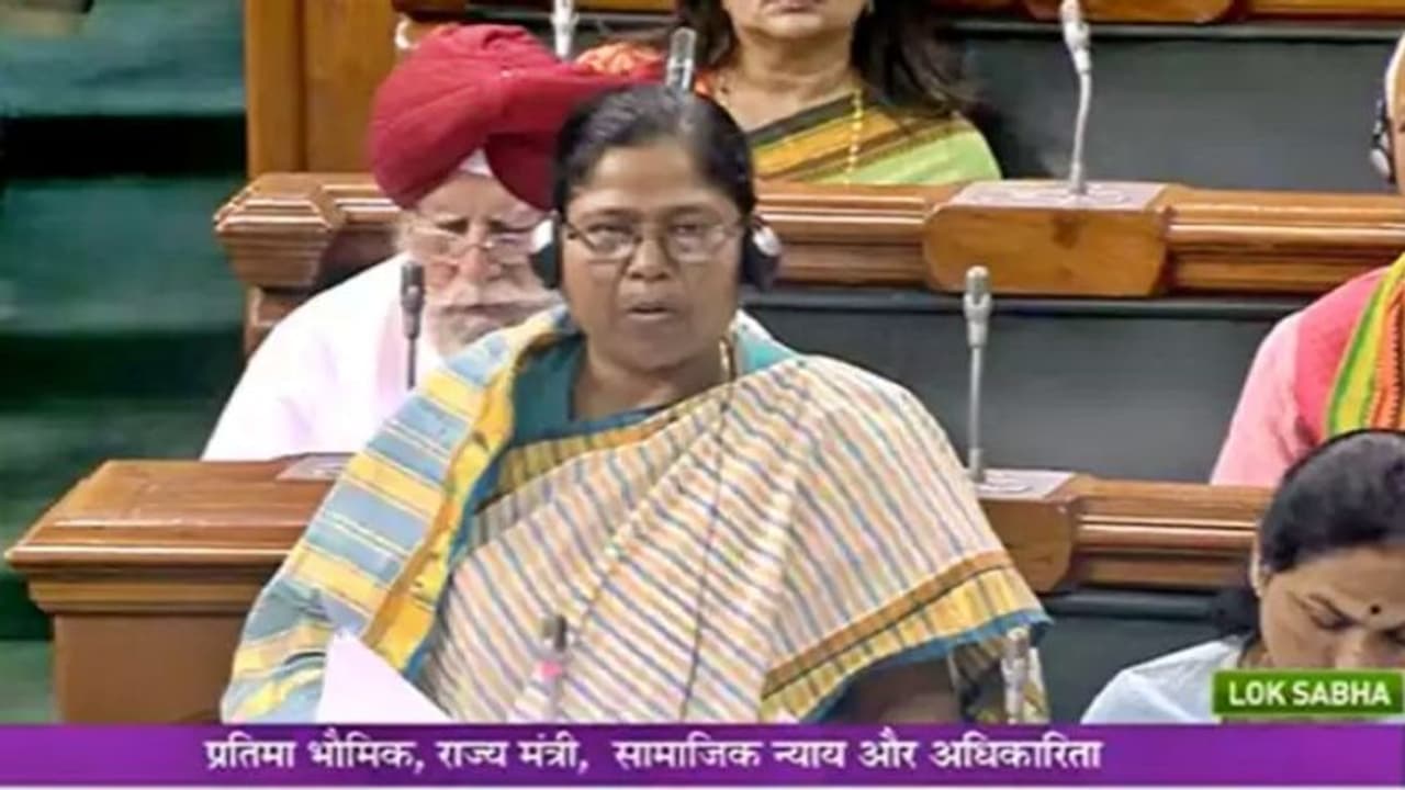 लोकसभा में केंद्रीय मंत्री का छलका दर्द, कहा 'बंगाल के मंत्री 10 10 बार फोन करने पर भी कॉल नहीं उठाते'