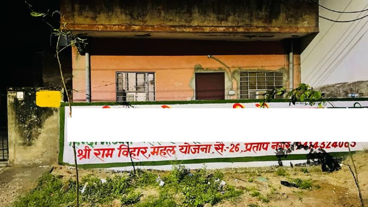 जयपुर में हत्या की सनसनीखेज वारदात, देसी कट्टे से गई युवक की जान, दोस्तों ने बताई कुछ और ही बात जयपुर में हत्या की सनसनीखेज वारदात, देसी कट्टे से गई युवक की जान, दोस्तों ने बताई कुछ और ही बात