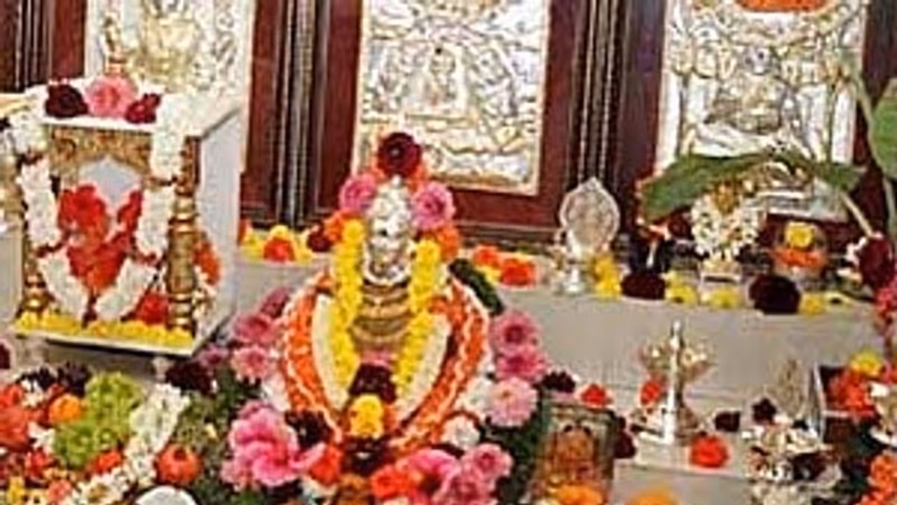 ஆடி கடைசி வெள்ளி: வீட்டில் செய்ய வேண்டிய வழிபாட்டு முறைகள்.. மிஸ் பண்ணிடாதீங்க..!! ஆடி கடைசி வெள்ளி: வீட்டில் செய்ய வேண்டிய வழிபாட்டு முறைகள்.. மிஸ் பண்ணிடாதீங்க..!!