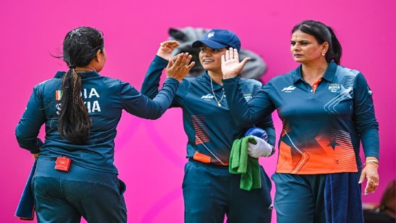 Commonwealth Games 2022: লন বোলে প্রথমবার সোনা জিতে ইতিহাস ভারতের, মহিলা টিমকে ঘিরে শুভেচ্ছার বন্যা Commonwealth Games 2022: লন বোলে প্রথমবার সোনা জিতে ইতিহাস ভারতের, মহিলা টিমকে ঘিরে শুভেচ্ছার বন্যা