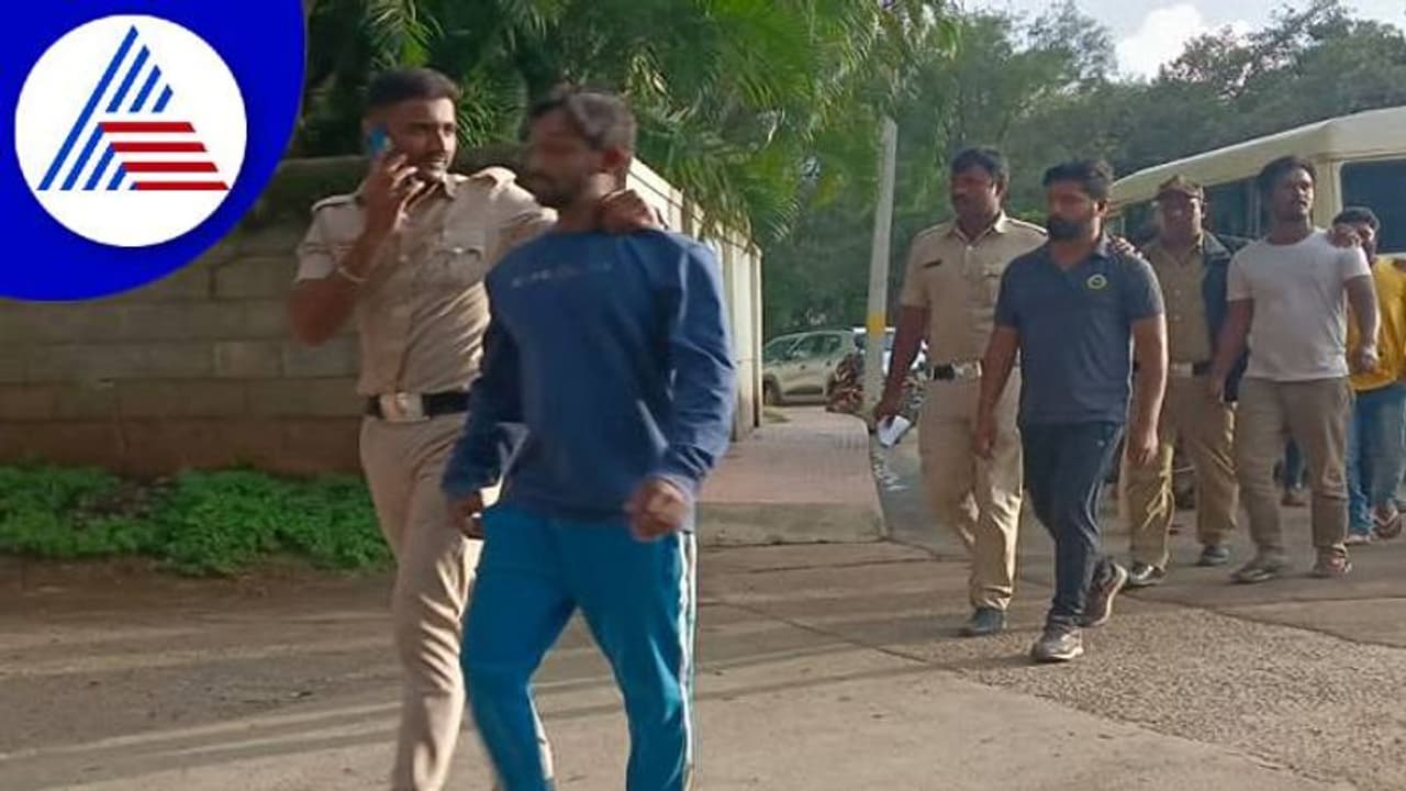 ಚಿಕ್ಕಮಗಳೂರು: ವಿಕ್ರಾಂತ್ ರೋಣ ಚಿತ್ರ ವೀಕ್ಷಣೆ ವೇಳೆ ಗಲಾಟೆ ಪ್ರಕರಣ, ಆರೋಪಿಗಳ ಬಂಧನ ಚಿಕ್ಕಮಗಳೂರು: ವಿಕ್ರಾಂತ್ ರೋಣ ಚಿತ್ರ ವೀಕ್ಷಣೆ ವೇಳೆ ಗಲಾಟೆ ಪ್ರಕರಣ, ಆರೋಪಿಗಳ ಬಂಧನ