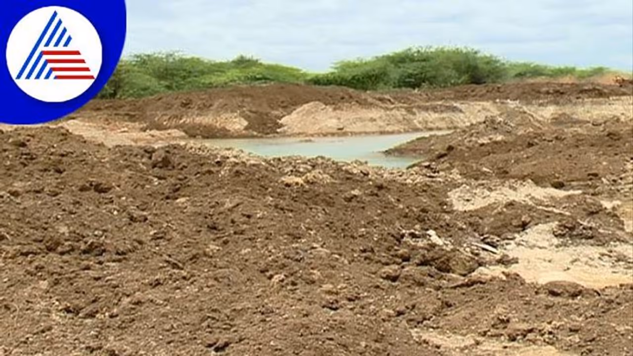 ಚಿತ್ರದುರ್ಗ: ಅಜ್ಜಯ್ಯನ ಕೆರೆಯಲ್ಲಿ ಎಗ್ಗಿಲ್ಲದೇ ನಡೀತಿದೆ ಅಕ್ರಮ ಮಣ್ಣು ಗಣಿಗಾರಿಕೆ ಚಿತ್ರದುರ್ಗ: ಅಜ್ಜಯ್ಯನ ಕೆರೆಯಲ್ಲಿ ಎಗ್ಗಿಲ್ಲದೇ ನಡೀತಿದೆ ಅಕ್ರಮ ಮಣ್ಣು ಗಣಿಗಾರಿಕೆ