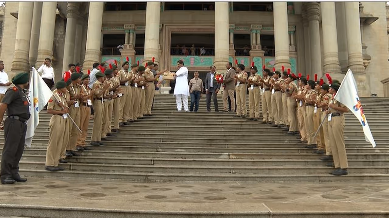 India@75 : ഏഷ്യാനെറ്റ് ന്യൂസ് അമൃത് മഹോത്സവ യാത്രയുടെ കർണാടകയിലെ പ്രയാണം സമാപിച്ചു India@75 : ഏഷ്യാനെറ്റ് ന്യൂസ് അമൃത് മഹോത്സവ യാത്രയുടെ കർണാടകയിലെ പ്രയാണം സമാപിച്ചു