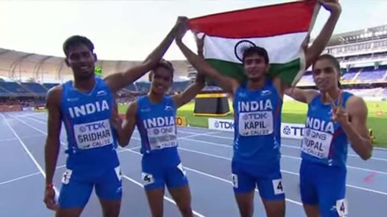 World U 20 एथलेटिक्स चैम्पियनशिप: मिक्स्ड 4x400m रिले में भारतीय टीम ने बनाया एशियाई रिकॉर्ड, सिल्वर मेडल जीता World U 20 एथलेटिक्स चैम्पियनशिप: मिक्स्ड 4x400m रिले में भारतीय टीम ने बनाया एशियाई रिकॉर्ड, सिल्वर मेडल जीता