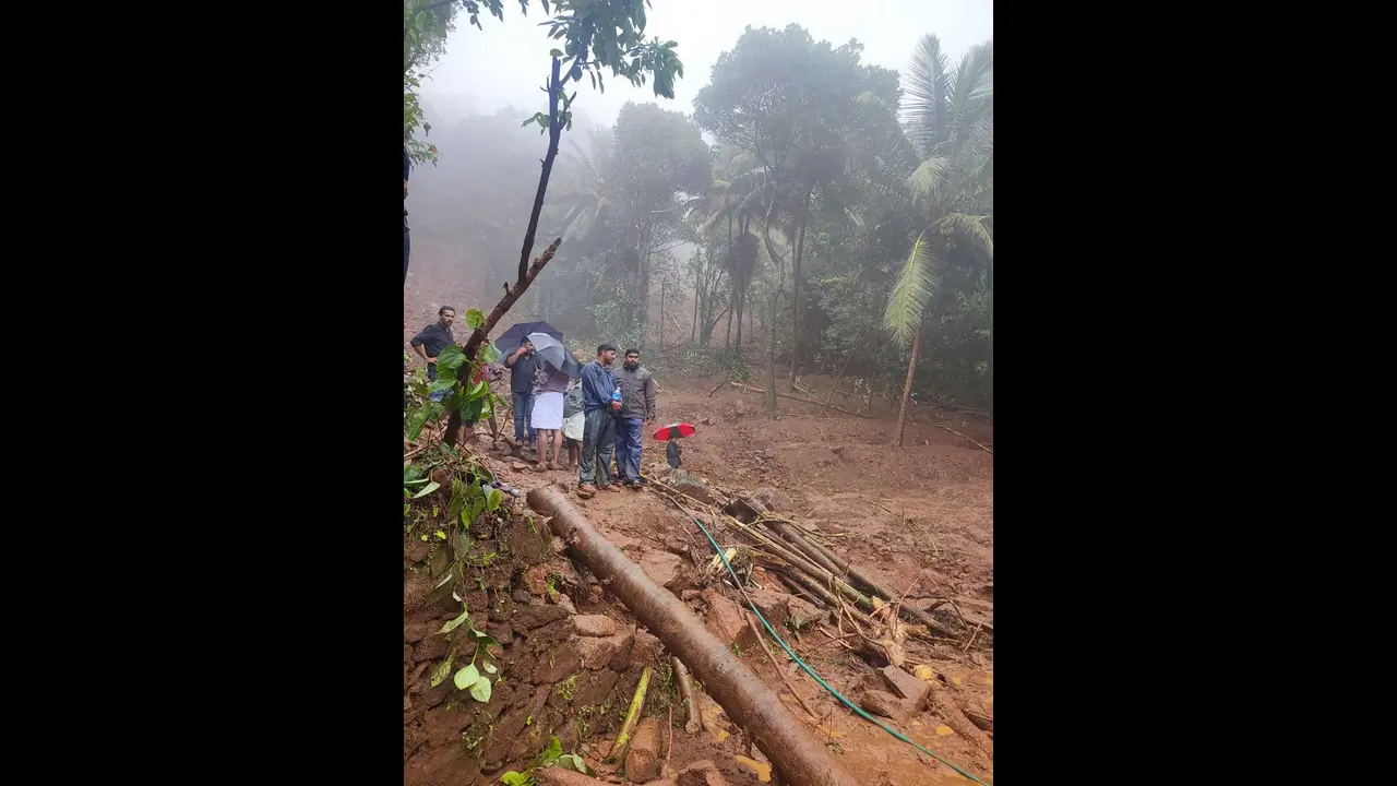 Kerala rain: IMD issues red alert in 3 districts; Idukki reservoir water level rises Kerala rain: IMD issues red alert in 3 districts; Idukki reservoir water level rises