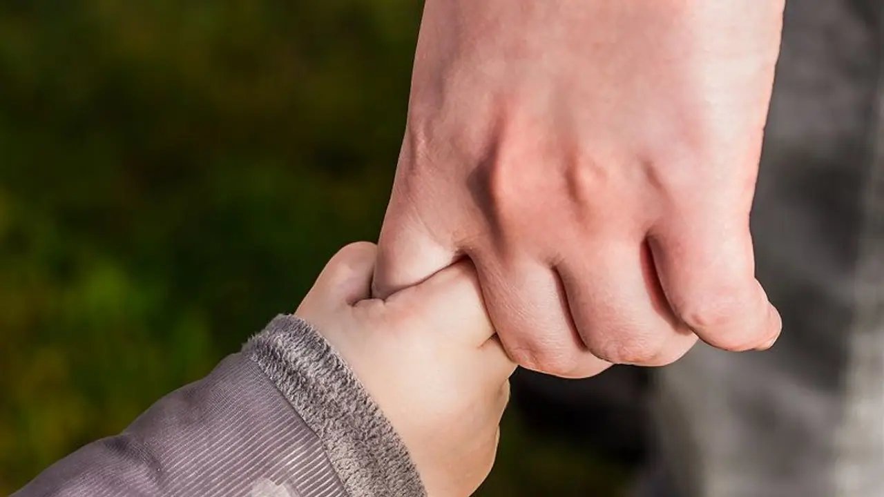 രക്ഷിതാക്കളാണ് മാതൃക; മക്കളെ മിടുക്കരായി വളർത്താം