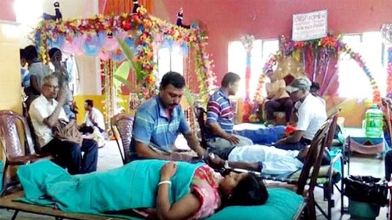 अनोखी शादी जहां गिफ्ट के बदले मेहमानों से मांगा गया खून अनोखी शादी जहां गिफ्ट के बदले मेहमानों से मांगा गया खून