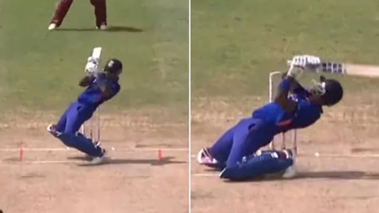 ವಿಕೆಟ್ ಕೀಪರ್ ತಲೆಯ ಮೇಲೆ ಚೆಂಡನ್ನು ಬೌಂಡರಿಗಟ್ಟಿದ ಸೂರ್ಯಕುಮಾರ್ ಯಾದವ್..! ವಿಡಿಯೋ ವೈರಲ್ ವಿಕೆಟ್ ಕೀಪರ್ ತಲೆಯ ಮೇಲೆ ಚೆಂಡನ್ನು ಬೌಂಡರಿಗಟ್ಟಿದ ಸೂರ್ಯಕುಮಾರ್ ಯಾದವ್..! ವಿಡಿಯೋ ವೈರಲ್