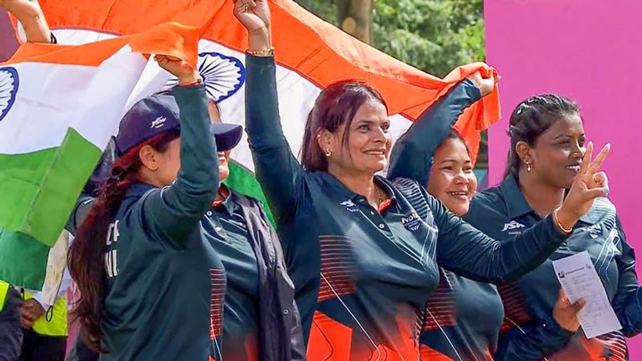 വിവിധ മേഖലയില് നിന്നുള്ള നാല് പേര്; ലോണ് ബൗണ്സില് ഇന്ത്യക്ക് സ്വര്ണം ലഭിച്ചതിലെ പിന്നിലെ കഥയിങ്ങനെ വിവിധ മേഖലയില് നിന്നുള്ള നാല് പേര്; ലോണ് ബൗണ്സില് ഇന്ത്യക്ക് സ്വര്ണം ലഭിച്ചതിലെ പിന്നിലെ കഥയിങ്ങനെ