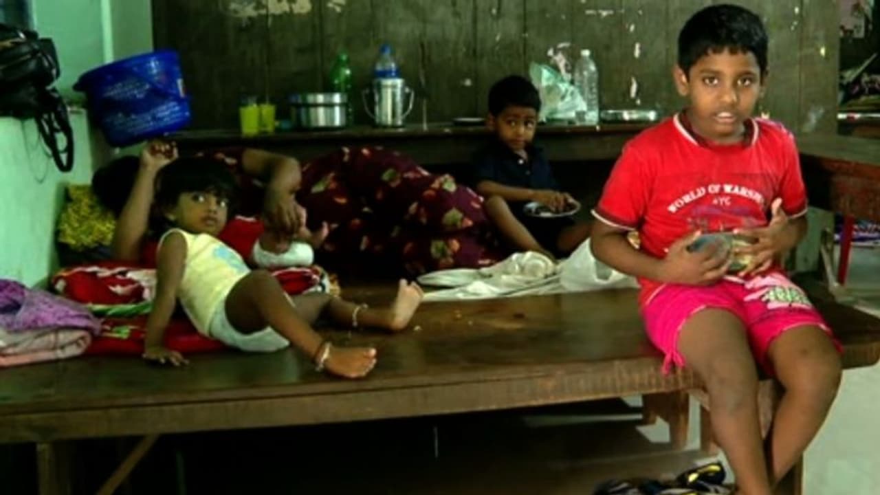 സംസ്ഥാനത്ത് മഴ തുടരുന്നു: ആയിരത്തിലേറെ പേര്‍ ക്യാംപുകളിൽ, തീവ്രമഴയ്ക്ക് ശമനം 