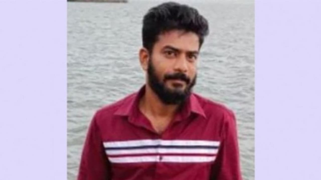 ഓട്ടോയിൽ കാറിടിച്ചു നിയന്ത്രണം വിട്ടു, പിന്നാലെ വന്ന കാർ ഇടിച്ച് ഓട്ടോ ഡ്രൈവർ മരിച്ചു ഓട്ടോയിൽ കാറിടിച്ചു നിയന്ത്രണം വിട്ടു, പിന്നാലെ വന്ന കാർ ഇടിച്ച് ഓട്ടോ ഡ്രൈവർ മരിച്ചു