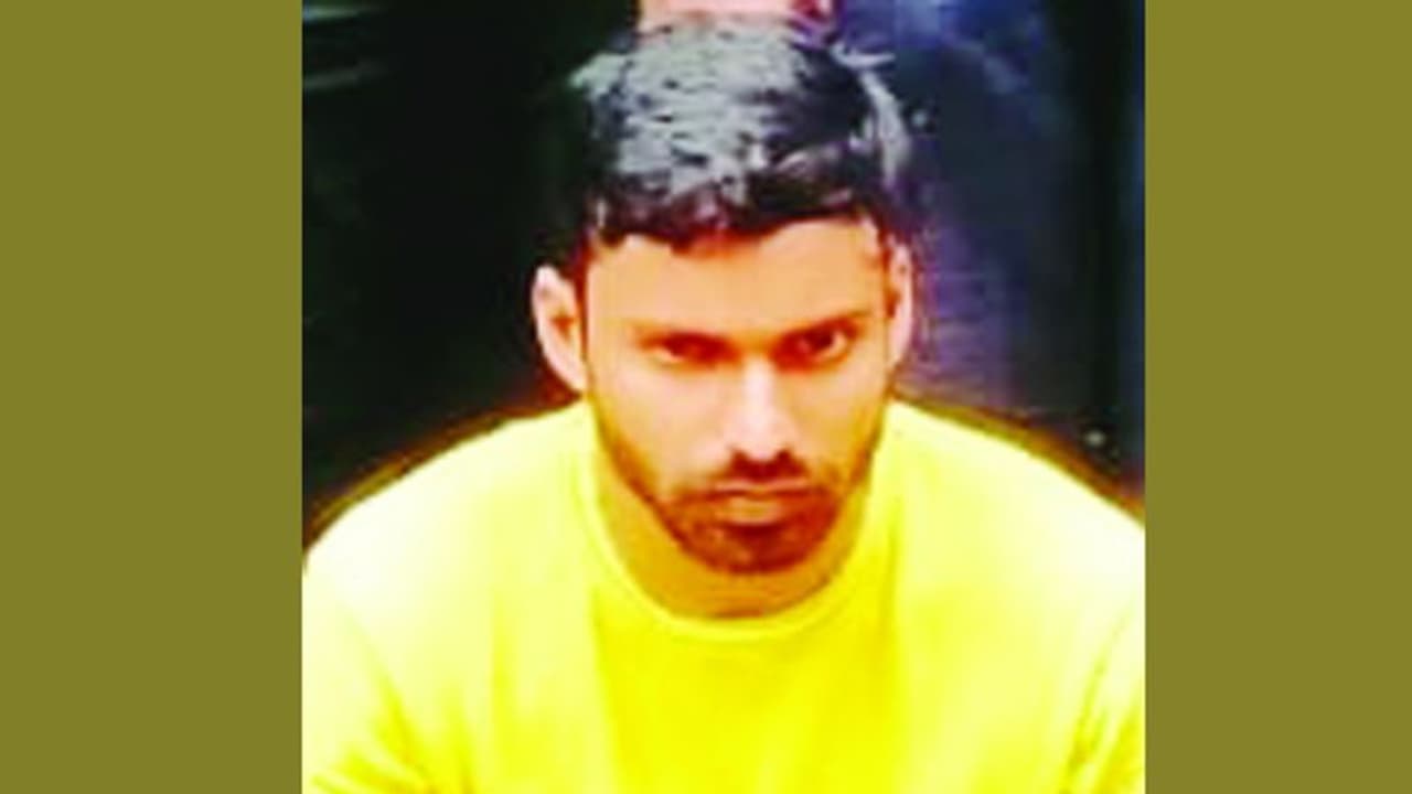 മലപ്പുറത്ത് കൊറിയറിൽ എംഡിഎംഎ എത്തിച്ചു: 'അഞ്ചാം കൊറിയർ ഏറ്റുവാങ്ങാൻ എക്സൈസ് എത്തി', അറസ്റ്റ് മലപ്പുറത്ത് കൊറിയറിൽ എംഡിഎംഎ എത്തിച്ചു: 'അഞ്ചാം കൊറിയർ ഏറ്റുവാങ്ങാൻ എക്സൈസ് എത്തി', അറസ്റ്റ്