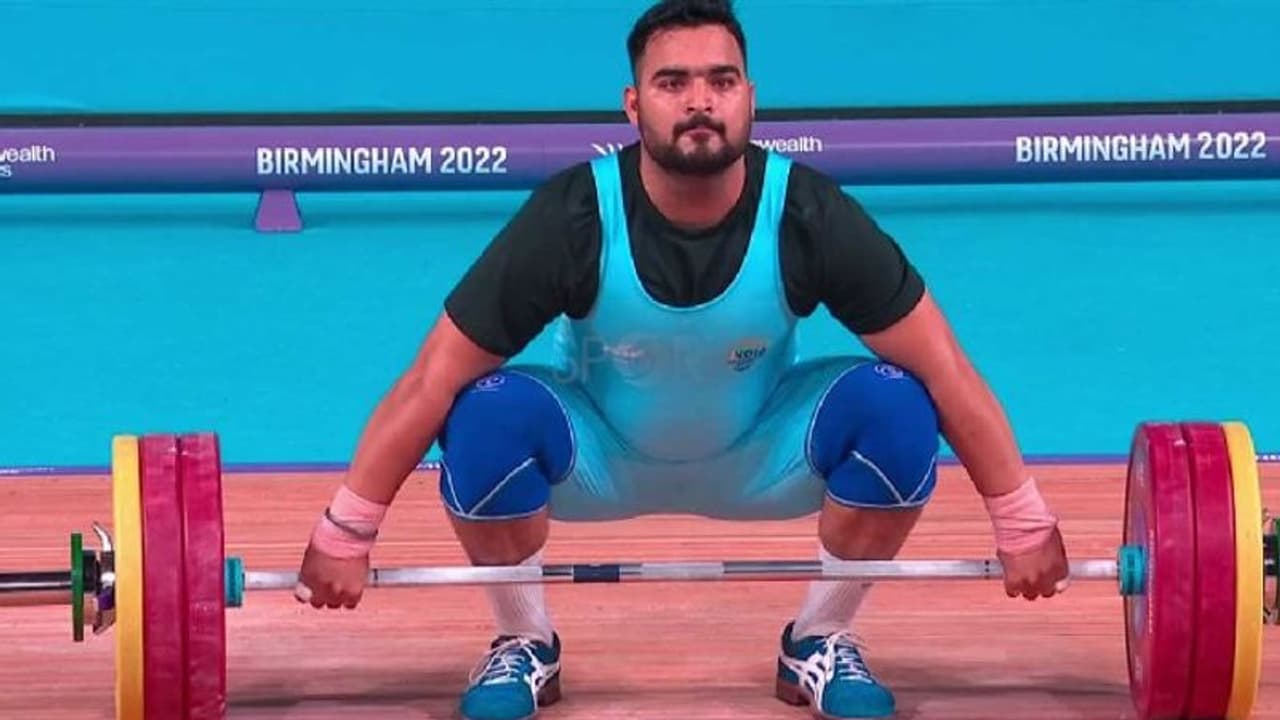 Commonwealth Games 2022: ಕಂಚಿನ ಪದಕ ಗೆದ್ದು ಬೀಗಿದ ವೇಟ್ಲಿಫ್ಟರ್ ಲವ್ಪ್ರೀತ್ ಸಿಂಗ್ Commonwealth Games 2022: ಕಂಚಿನ ಪದಕ ಗೆದ್ದು ಬೀಗಿದ ವೇಟ್ಲಿಫ್ಟರ್ ಲವ್ಪ್ರೀತ್ ಸಿಂಗ್