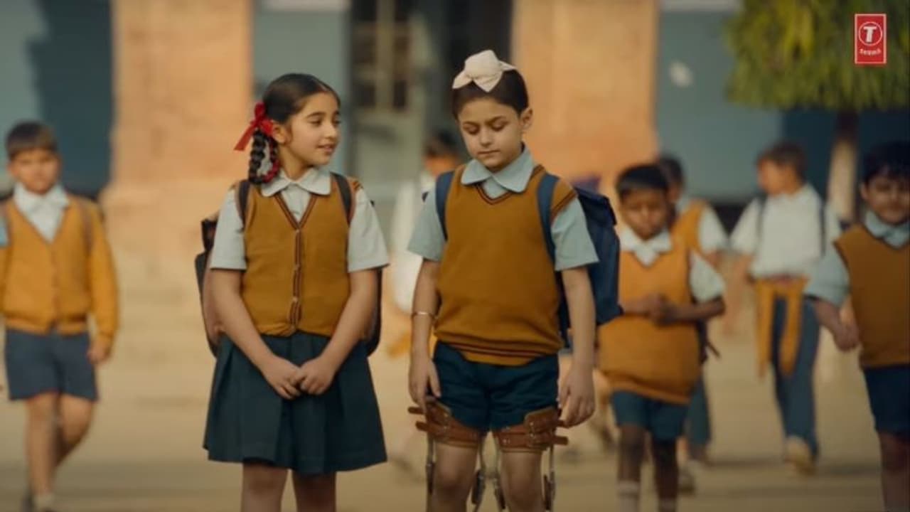 'ലാല്‍ ലിംഗ് ഛദ്ദ'യുടെ കുട്ടിക്കാലം; ആമിര്‍ ഖാന്‍ ചിത്രം എത്താന്‍ ഒരാഴ്ച: വീഡിയോ