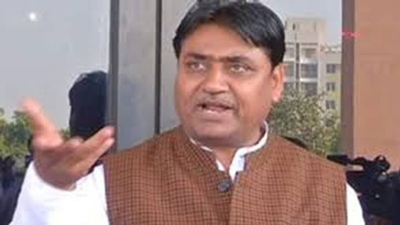 केंद्र सरकार के खिलाफ राजस्थान में फिर मोर्चा खोलेगी कांग्रेस, महंगाई और बेरोजगारी को लेकर होगा प्रदर्शन केंद्र सरकार के खिलाफ राजस्थान में फिर मोर्चा खोलेगी कांग्रेस, महंगाई और बेरोजगारी को लेकर होगा प्रदर्शन