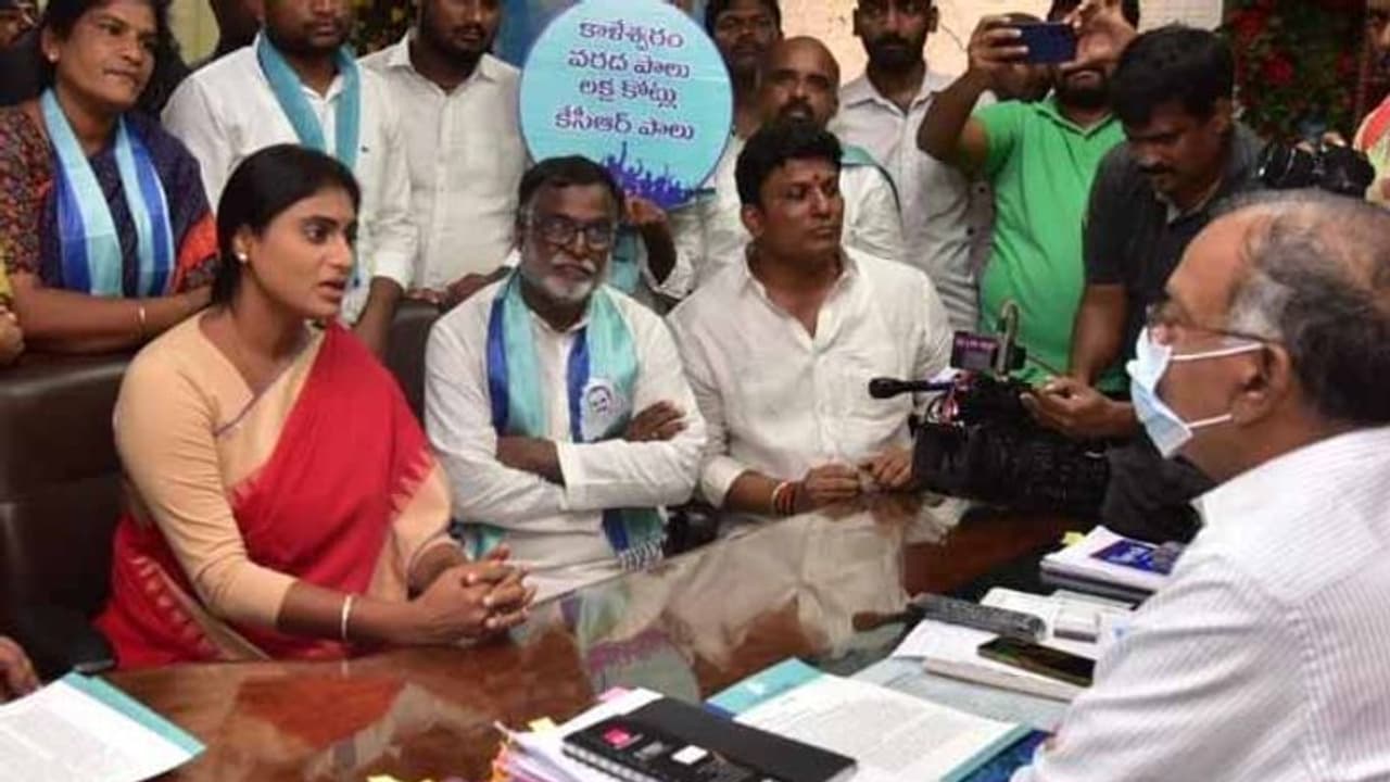  కాళేశ్వరంపై రెండు రోజుల్లో గవర్నర్ కు ఫిర్యాదు: వైఎస్ షర్మిల