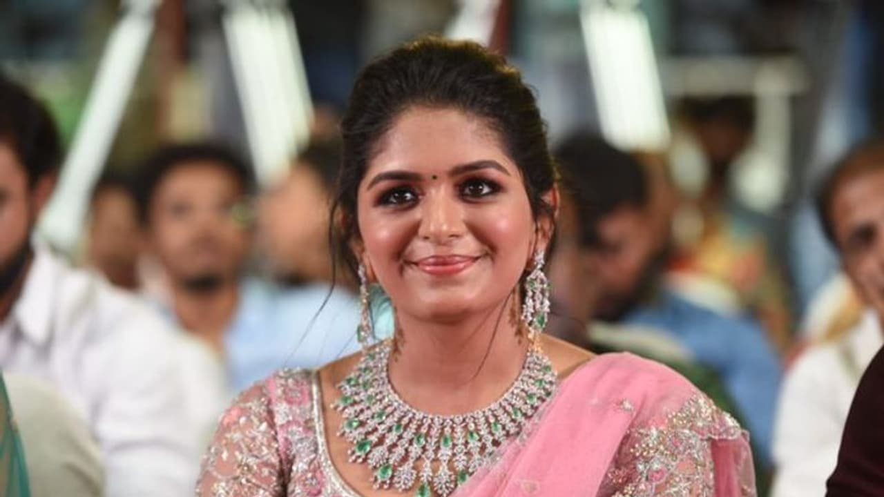 முன்னணி நாயகிகள் செய்ய தயங்கும் செயலை...மேடையில் செய்து அசத்திய அதிதி ஷங்கர்..