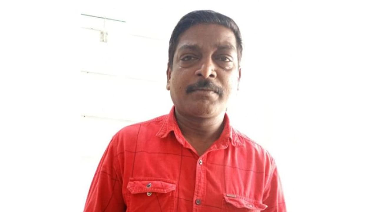 നാട്ടിൽ പോകാനിരുന്ന പ്രവാസി മലയാളി ജോലിസ്ഥലത്ത് കുഴഞ്ഞുവീണ് മരിച്ചു നാട്ടിൽ പോകാനിരുന്ന പ്രവാസി മലയാളി ജോലിസ്ഥലത്ത് കുഴഞ്ഞുവീണ് മരിച്ചു