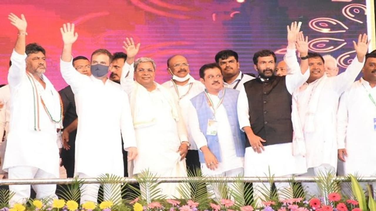 ಸಿದ್ದರಾಮೋತ್ಸವ ಎಫೆಕ್ಟ್‌: ಪುಣೆ ಬೆಂಗಳೂರು ಹೆದ್ದಾರಿಯಲ್ಲಿ 20 ಕಿ.ಮೀ. ಟ್ರಾಫಿಕ್‌ ಜಾಮ್‌