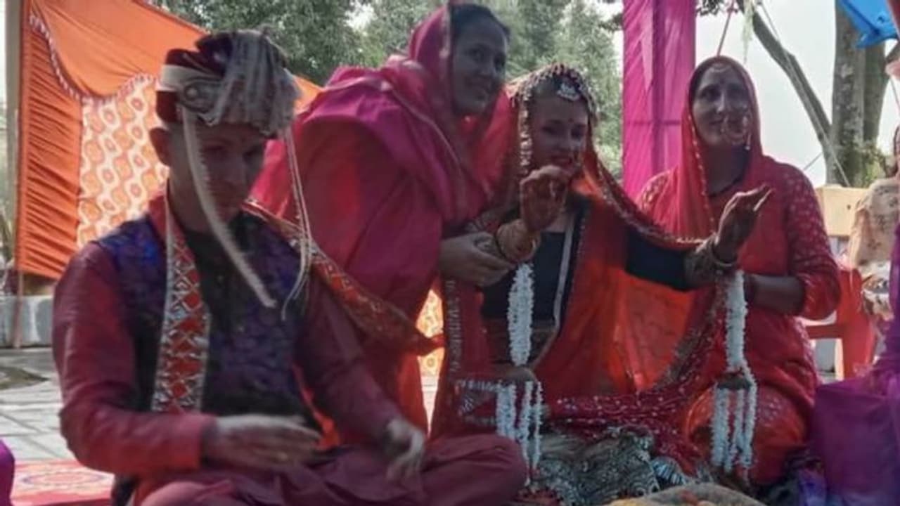 പ്രണയത്തിന് അതിരുകളുണ്ടോ? റഷ്യൻ വരൻ, യുക്രൈൻ വധു, വിവാഹം ഇന്ത്യയിൽ പ്രണയത്തിന് അതിരുകളുണ്ടോ? റഷ്യൻ വരൻ, യുക്രൈൻ വധു, വിവാഹം ഇന്ത്യയിൽ