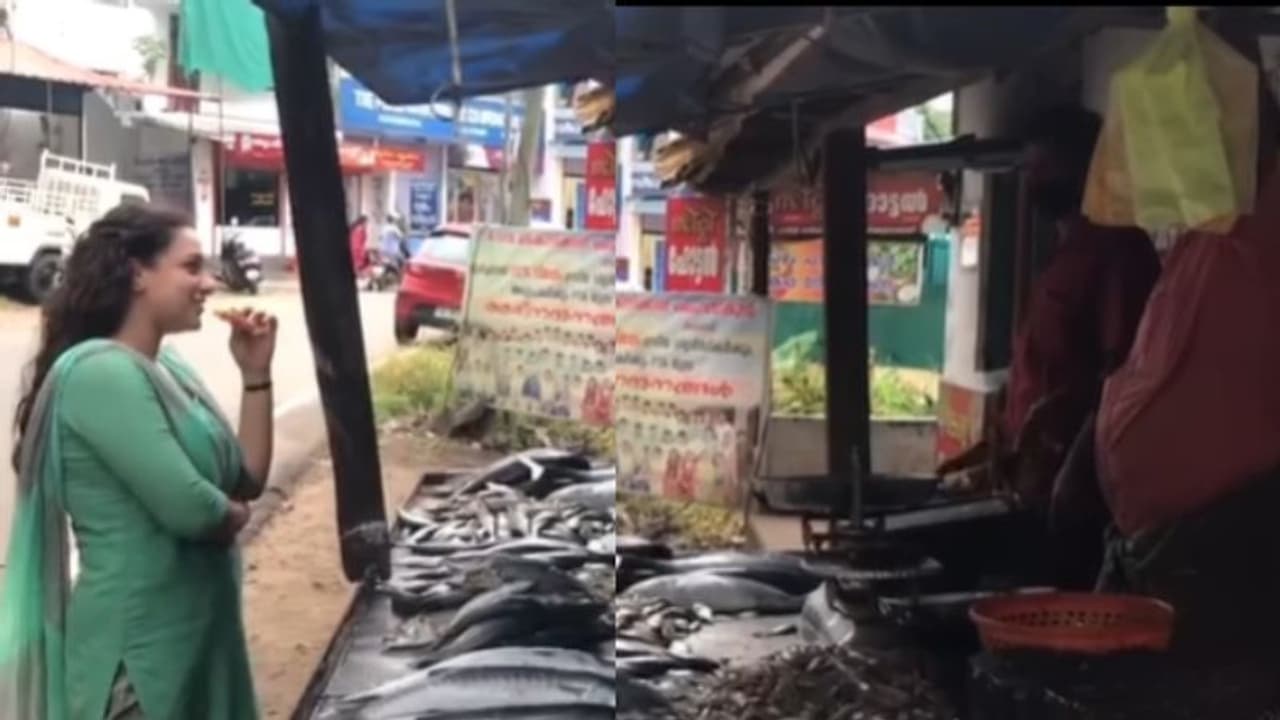 ചേട്ടന് 75 ലക്ഷം ലോട്ടറി അടിച്ചോ ? ഭാഗ്യവാനെ നേരിട്ടു കാണാനെത്തി നിത്യ മേനന് ! ചേട്ടന് 75 ലക്ഷം ലോട്ടറി അടിച്ചോ ? ഭാഗ്യവാനെ നേരിട്ടു കാണാനെത്തി നിത്യ മേനന് !