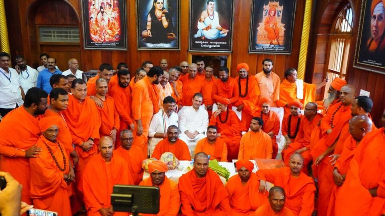 ರಾಹುಲ್‌ಗೆ ಲಿಂಗದೀಕ್ಷೆ ನೀಡಿ ಮುರುಘಾಶ್ರೀ ಹೇಳಿದ್ದೇನು?