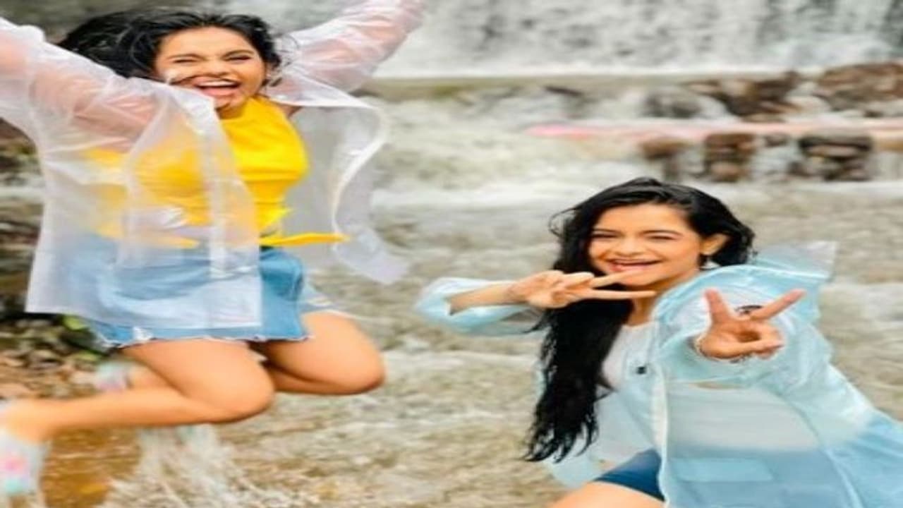 RRR Movie के इस गाने पर दो बहनों का डांस हुआ वायरल.. यू ट्यूब इंडिया भी हुआ फैन, दिया अनोखा गिफ्ट RRR Movie के इस गाने पर दो बहनों का डांस हुआ वायरल.. यू ट्यूब इंडिया भी हुआ फैन, दिया अनोखा गिफ्ट