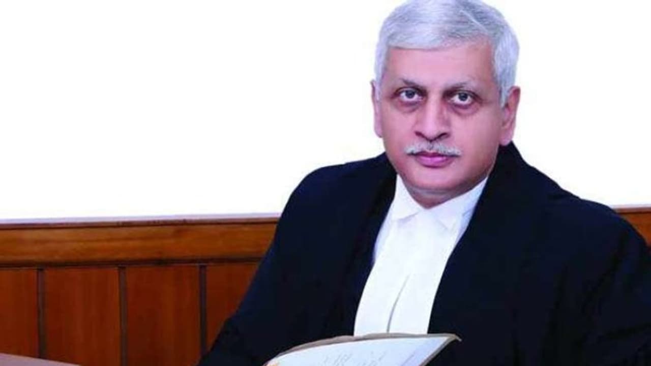 ചീഫ് ജസ്റ്റിസ് എൻ.വി.രമണയുടെ പിൻഗാമിയാകാൻ ജസ്റ്റിസ് യു.യു.ലളിത്, ശുപാർശ കേന്ദ്രത്തിന് കൈമാറി