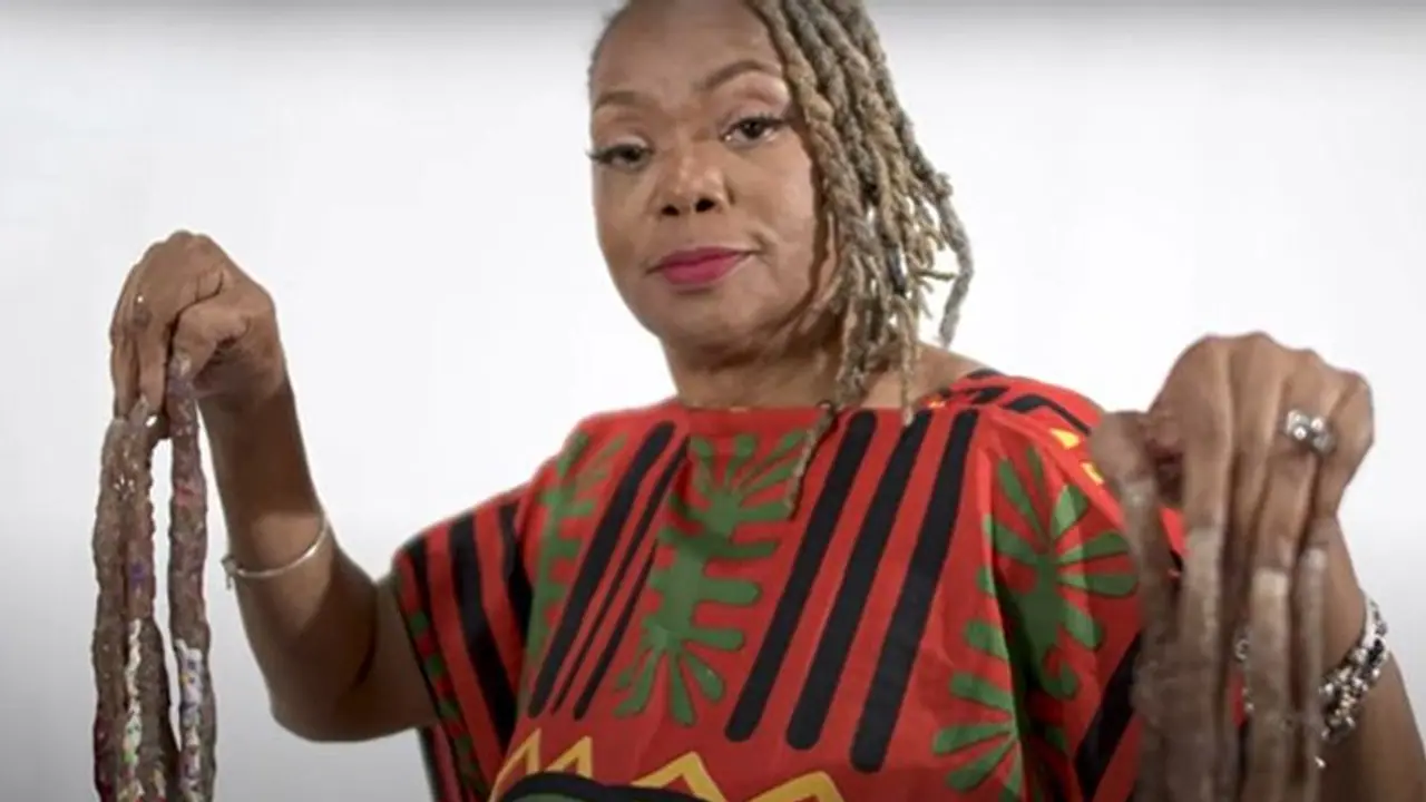 US woman with 42 feet inch fingernails breaks world record; wins two Guinness World Records US woman with 42 feet inch fingernails breaks world record; wins two Guinness World Records