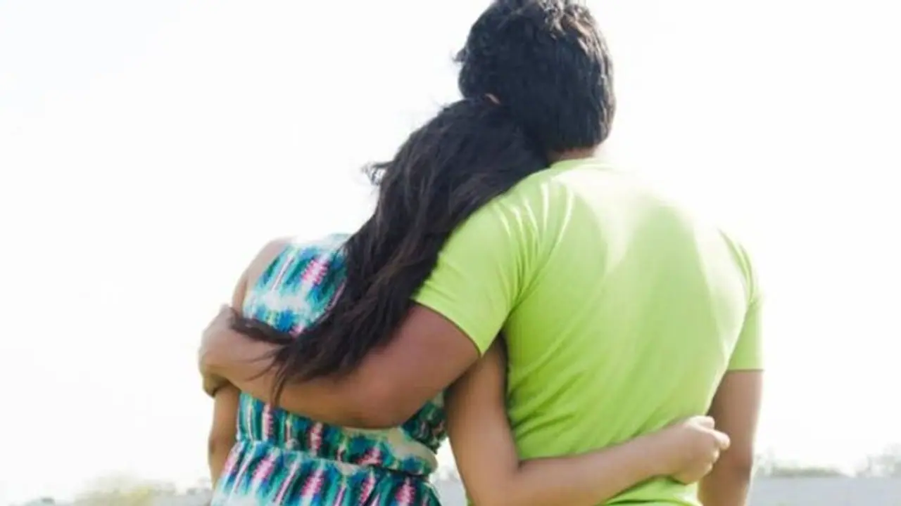 21 साल के लड़के ने एक ही ट्रिक से 2 महीने में 10 लड़कियों को गर्लफ्रेंड बनाकर किया न्यूड! 21 साल के लड़के ने एक ही ट्रिक से 2 महीने में 10 लड़कियों को गर्लफ्रेंड बनाकर किया न्यूड!