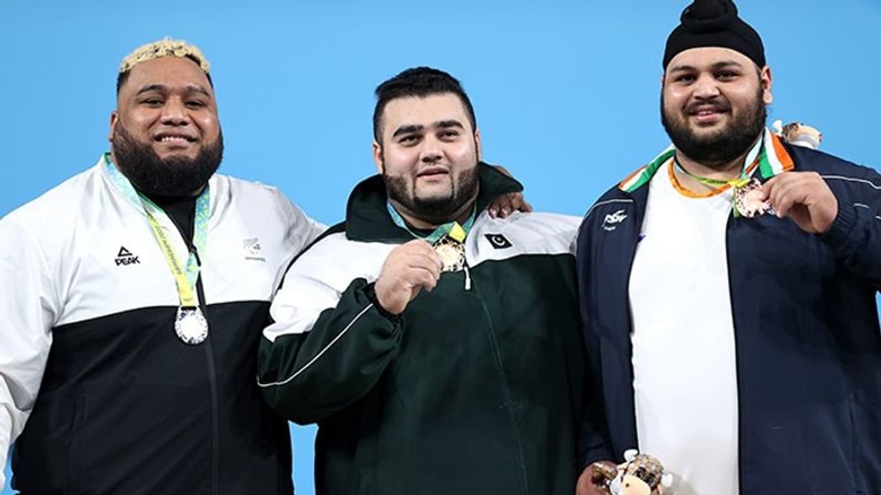 मीराबाई चानू के बड़े फैन हैं ये पाकिस्तानी वेटलिफ्टर, कहा 'भारत से मिली पहली बधाई, मिलता है ढेर सारा प्यार'