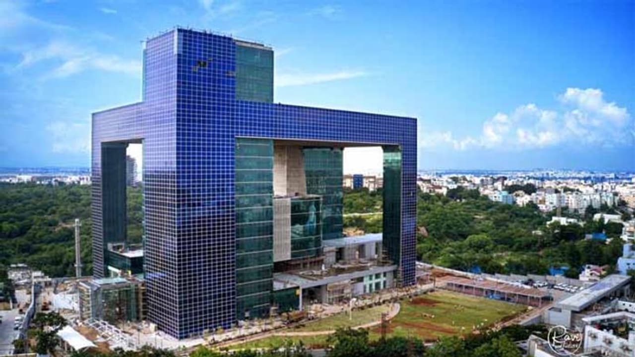 లక్ష కెమెరాలు, ఒక హెలిప్యాడ్.. హైదరాబాద్ పోలీసుల కొత్త వార్ రూమ్ అదుర్స్