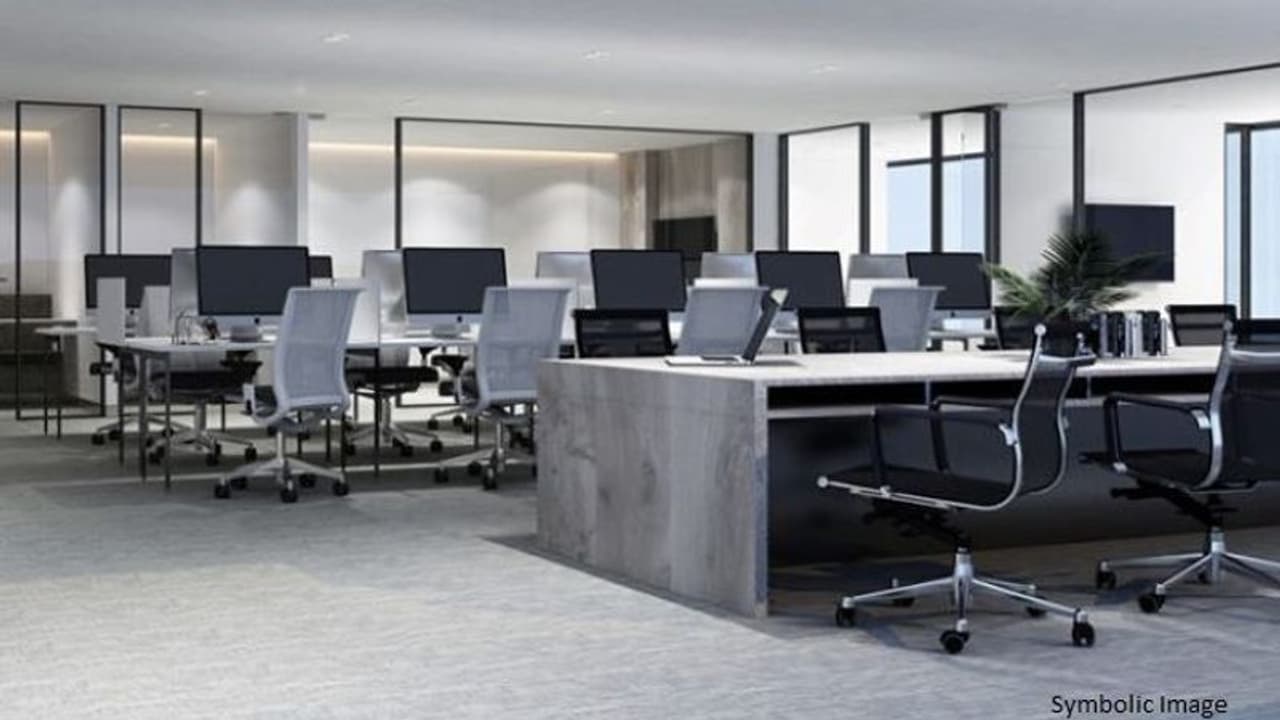 इस ऑफिस में देर से आने की अनुमति नहीं.. 7 साल में पहली बार 20 मिनट लेट हुआ बंदा, जानिए क्या दी गई सजा इस ऑफिस में देर से आने की अनुमति नहीं.. 7 साल में पहली बार 20 मिनट लेट हुआ बंदा, जानिए क्या दी गई सजा