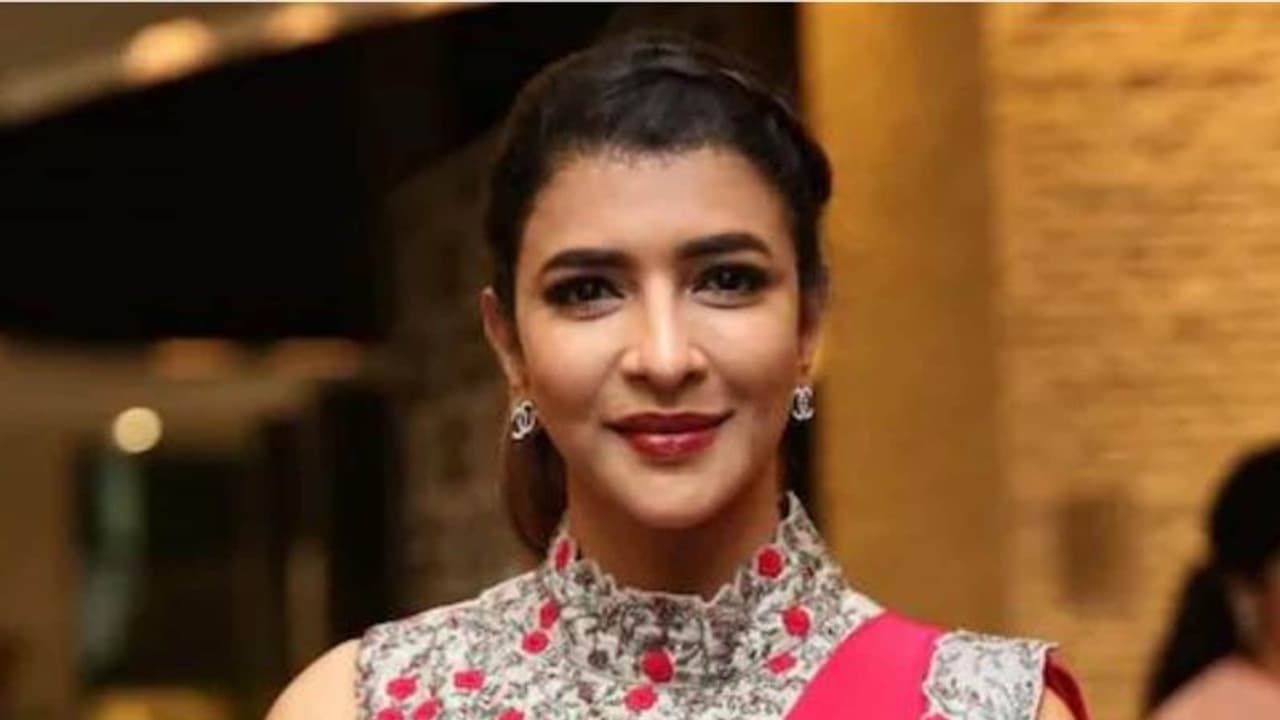 అలాంటి వాళ్లతో వాదించడం దండగ... ఈసారి మంచు లక్ష్మి వంతు! అలాంటి వాళ్లతో వాదించడం దండగ... ఈసారి మంచు లక్ష్మి వంతు!