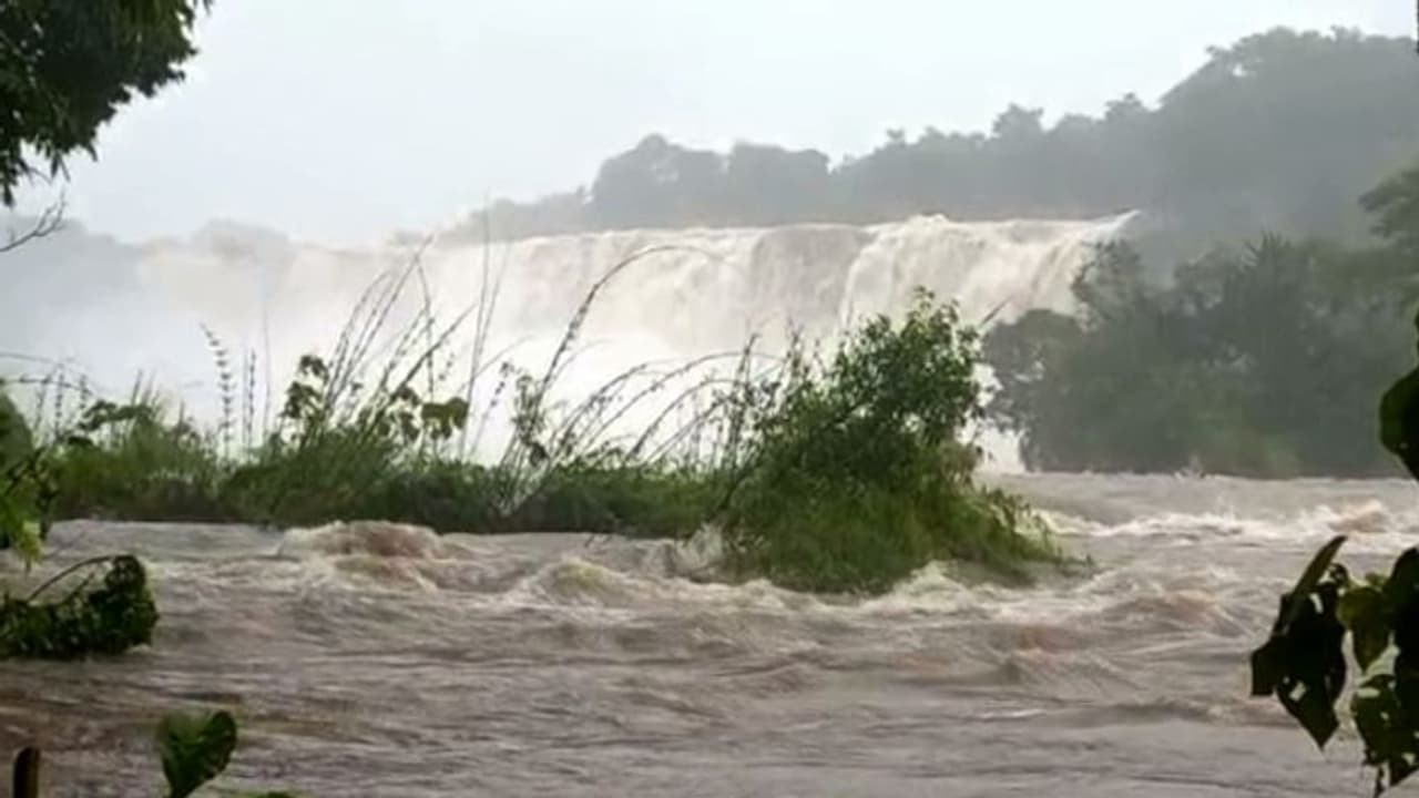 രാത്രി കനത്ത മഴയ്ക്ക് സാധ്യത, ജാഗ്രത വേണമെന്ന് കണ്ണൂര്‍, പാലക്കാട് കളക്ടര്‍മാര്‍ 
