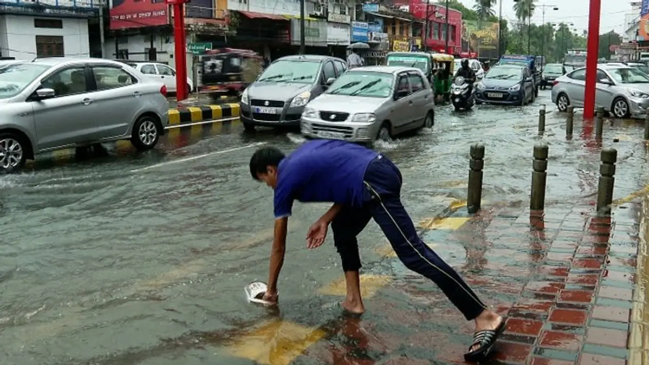 കനത്ത മഴ: എറണാകുളം ജില്ലയിലും അതീവ ജാഗ്രത, കിഴക്കൻ മേഖലയിൽ മഴ തുടരുന്നു 