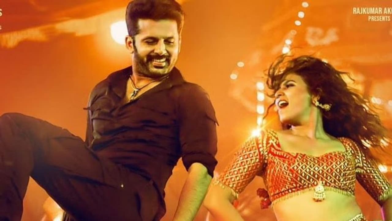 అంజలి ఐటమ్ సాంగ్ కు అదిరిపోయే రెస్పాన్స్, భారీ వ్యూస్ తో దూసుకుపోతున్నపాట