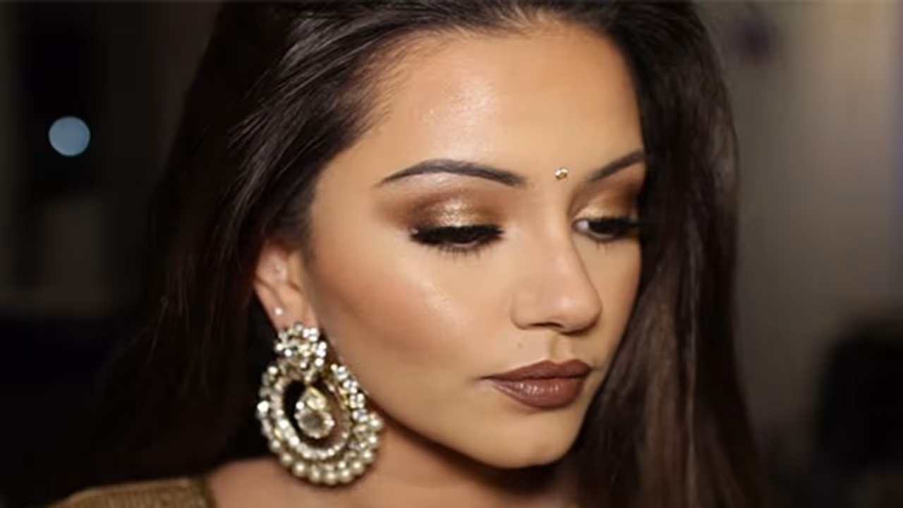 কালীপুজো ভাইফোঁটার দিনে মেকআপে আনুন হালকা এই পরিবর্তন, মুখে আসবে পারফেক্ট লুক কালীপুজো ভাইফোঁটার দিনে মেকআপে আনুন হালকা এই পরিবর্তন, মুখে আসবে পারফেক্ট লুক