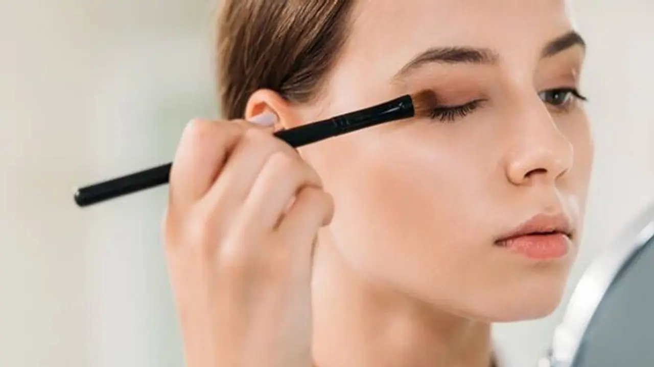 5 makeup tricks and tips every woman should know 5 makeup tricks and tips every woman should know