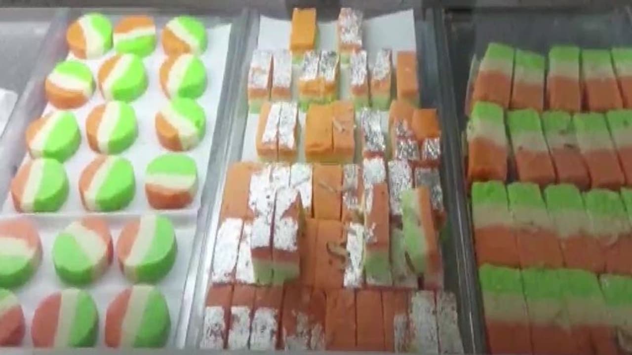 हर घर तिरंगा अभियान: गुजरात में दुकानदार ने बनाई अनोखी मिठाई, स्वाद के साथ फैलेगी जागरूकता हर घर तिरंगा अभियान: गुजरात में दुकानदार ने बनाई अनोखी मिठाई, स्वाद के साथ फैलेगी जागरूकता