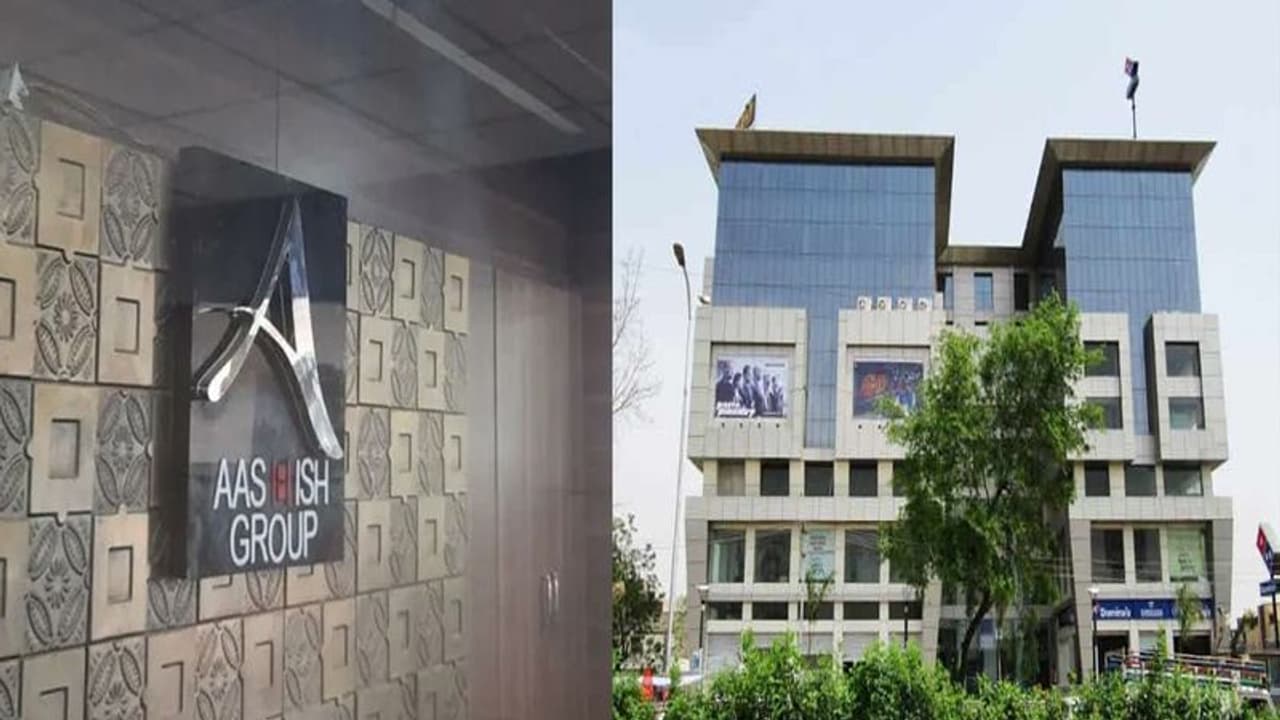 बेटी की शादी में 100 cr. खर्च करने वाले बिजनेसमैन के यहां रेड में मिली अकूत दौलत, रणवीर सिंह कर चुके हैं डांस बेटी की शादी में 100 cr. खर्च करने वाले बिजनेसमैन के यहां रेड में मिली अकूत दौलत, रणवीर सिंह कर चुके हैं डांस