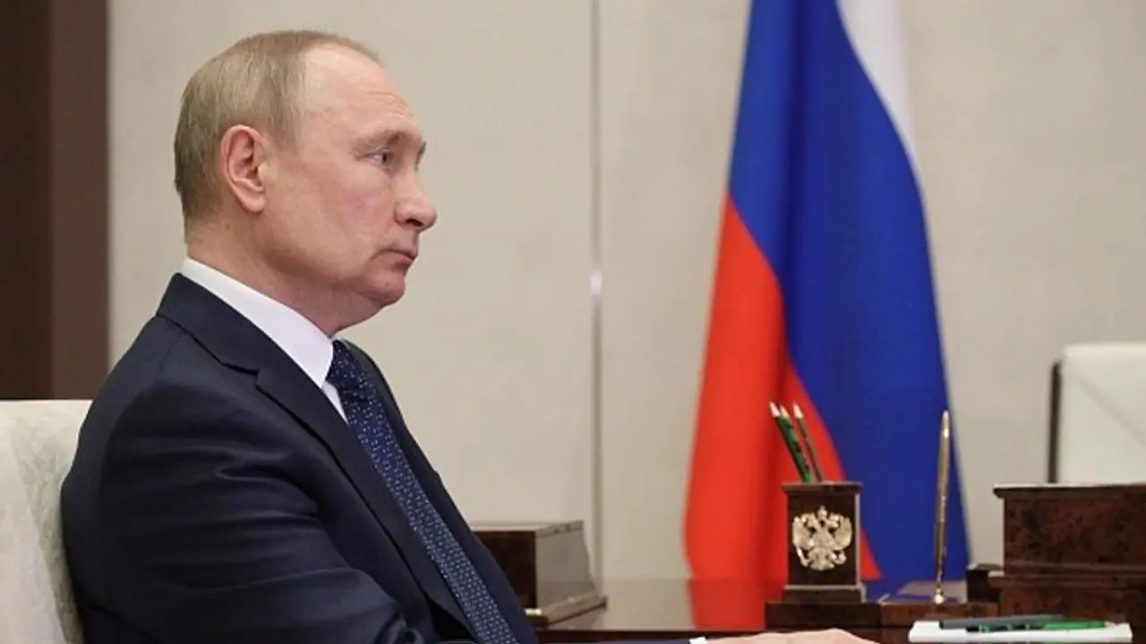 Vladimir Putin may isolate in bunker as flu outbreak hits Kremlin: Report