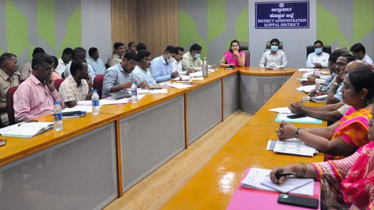 ಮಳೆಗಾಲದ ತುರ್ತುಪರಿಸ್ಥಿತಿ ಸಮರ್ಪಕವಾಗಿ ನಿಭಾಯಿಸಿ: ಕೊಪ್ಪಳ ಜಿಲ್ಲಾಧಿಕಾರಿ ಸೂಚನೆ